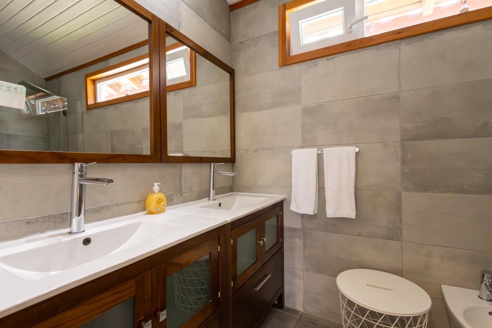 The Olive Hill Guesthouse บาตาเลีย ภายนอก รูปภาพ